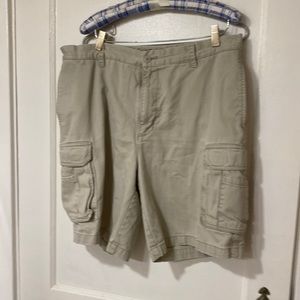 Izod shorts with pockets